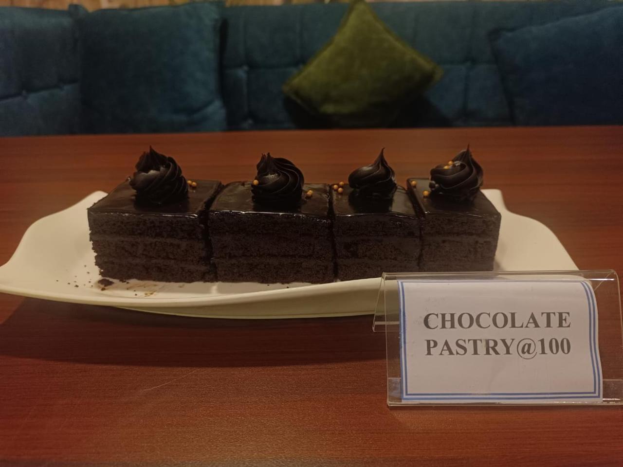 Hotel Eden 카워 외부 사진