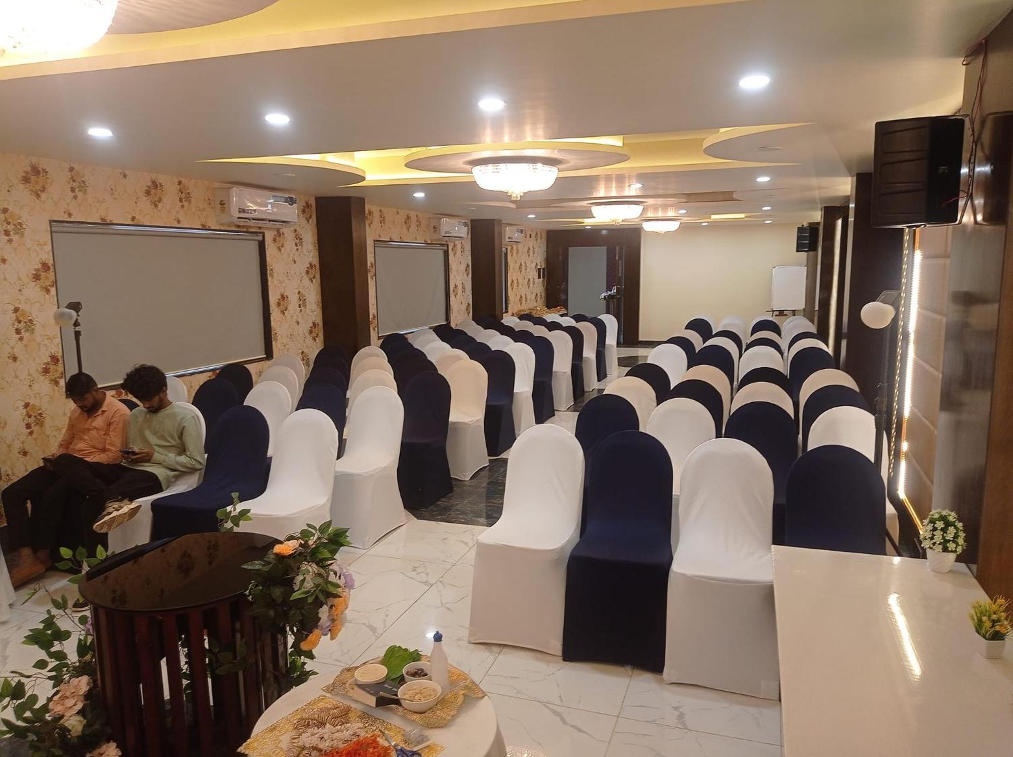 Hotel Eden 카워 외부 사진